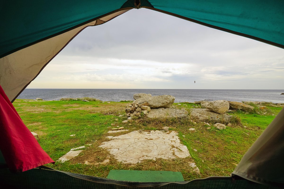 Вид из палатки на море