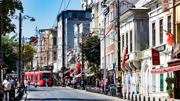 Проезд на скоростном трамвае для туриста в Стамбуле