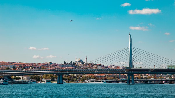 Галатский мост в Стамбуле - главное рыбное место в городе